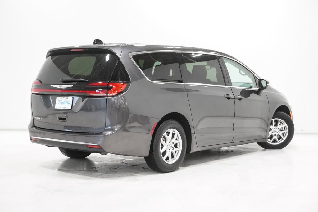 Certified 2023 Chrysler Pacifica Touring-L image 26