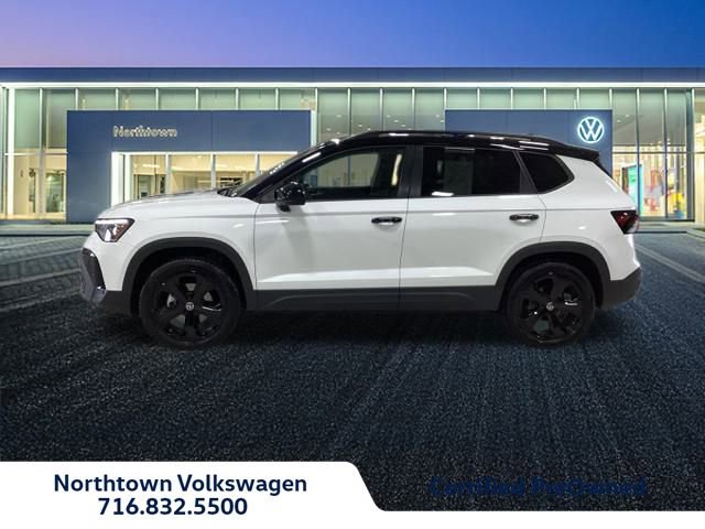 Used 2025 Volkswagen Taos SE image 2