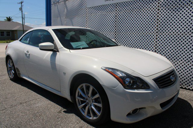 Used 2014 INFINITI Q60 Convertible w/ Premium Package RWD image 3