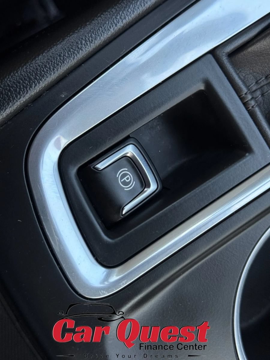 Used 2019 Chevrolet Equinox LT w/ Driver Convenience Package FWD image 27