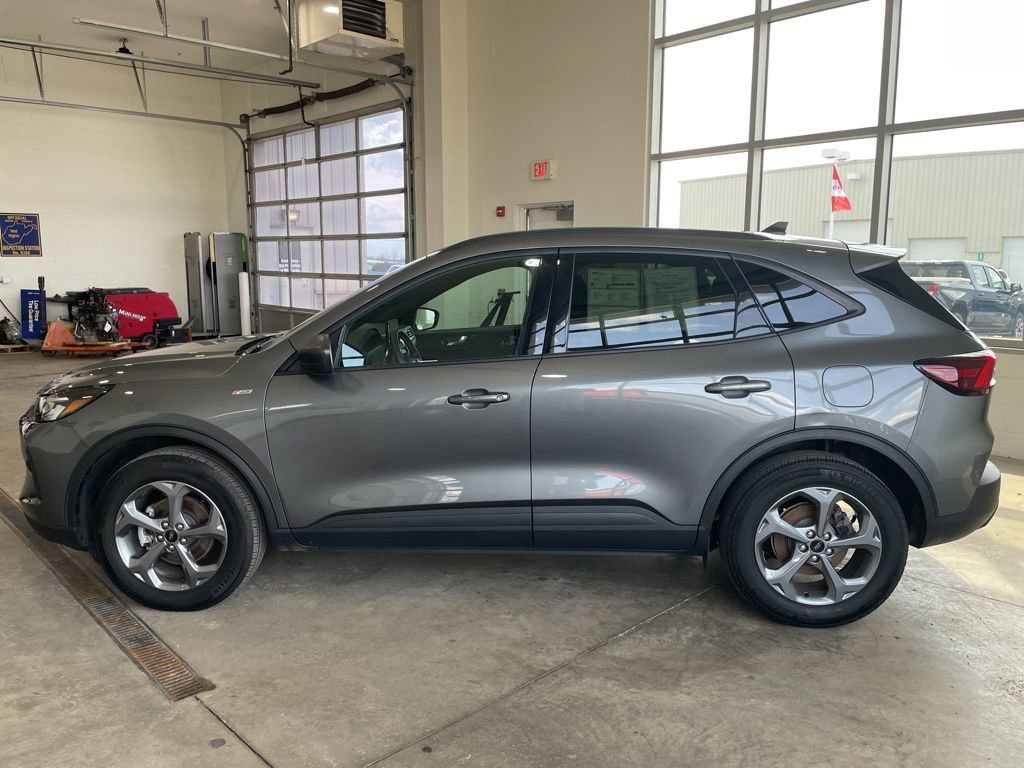 Used 2025 Ford Escape ST-Line image 8