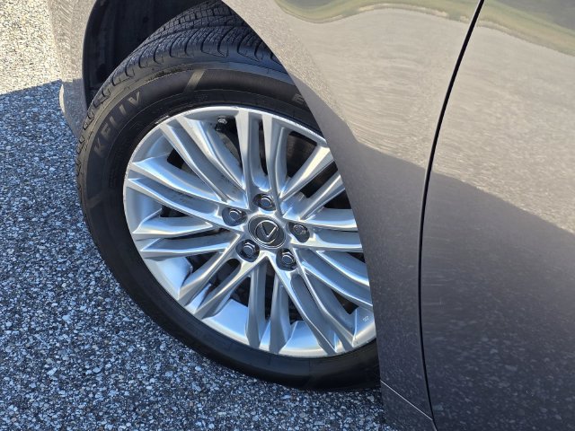 Used 2015 Lexus ES 350 w/ Luxury Package FWD image 32