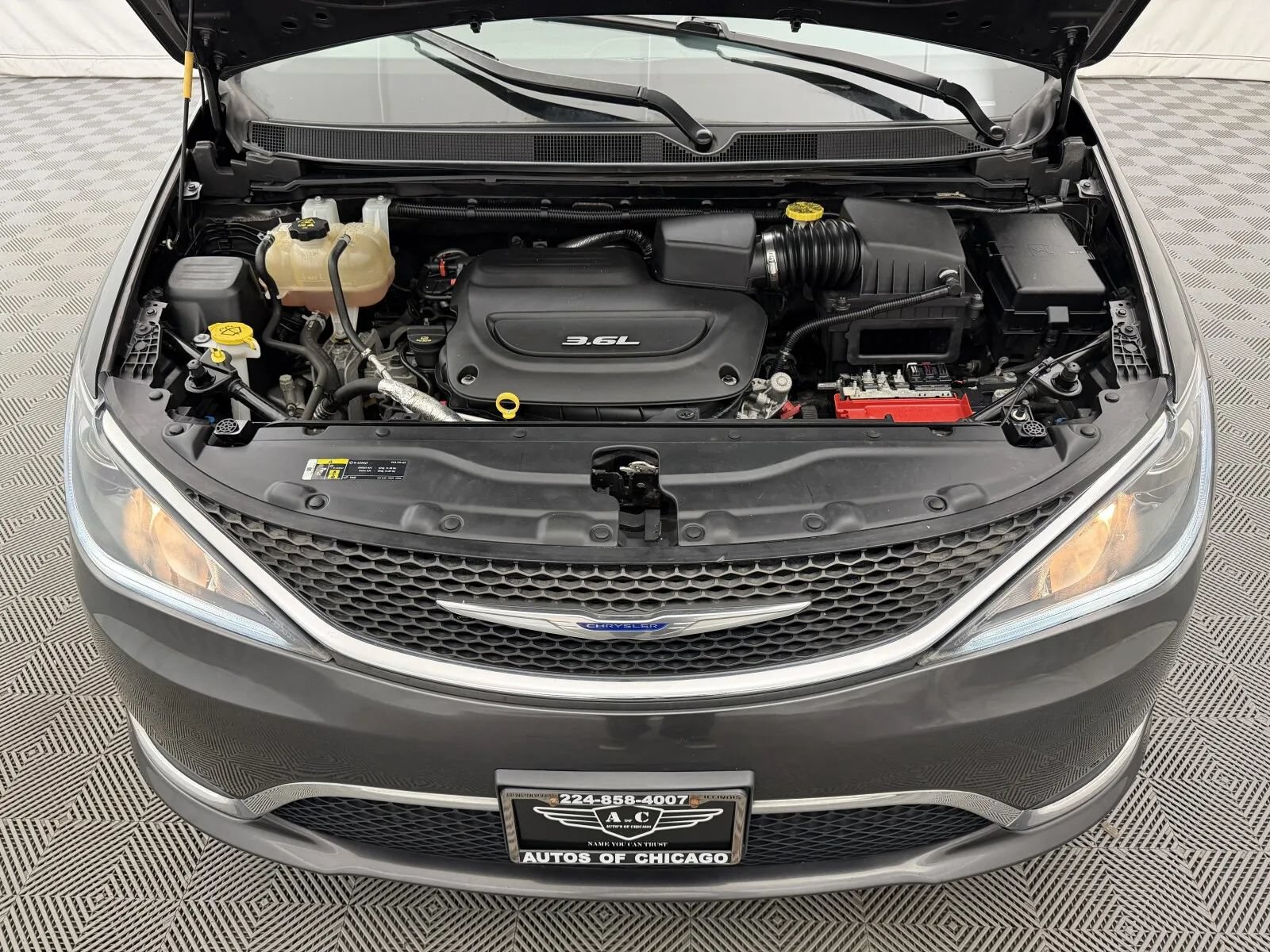 Used 2019 Chrysler Pacifica Touring-L FWD image 36