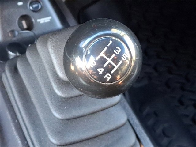 Used 1999 Jeep Wrangler SE image 14