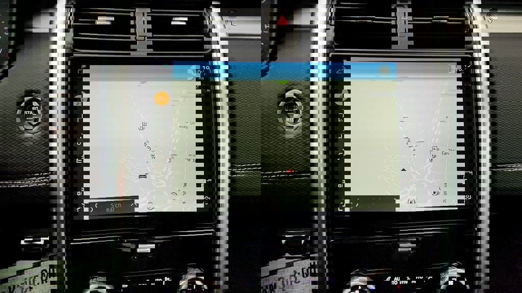 Used 2024 Land Rover Discovery Dynamic SE image 19