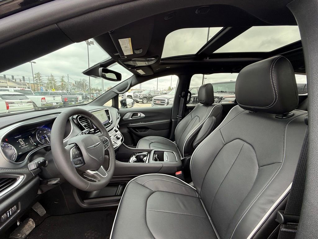 New 2026 Chrysler Pacifica Limited image 12