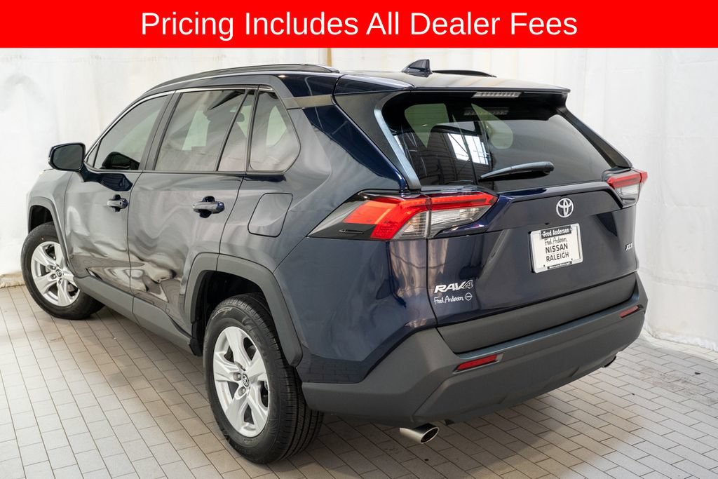 Used 2020 Toyota RAV4 XLE w/ Convenience Package FWD image 3