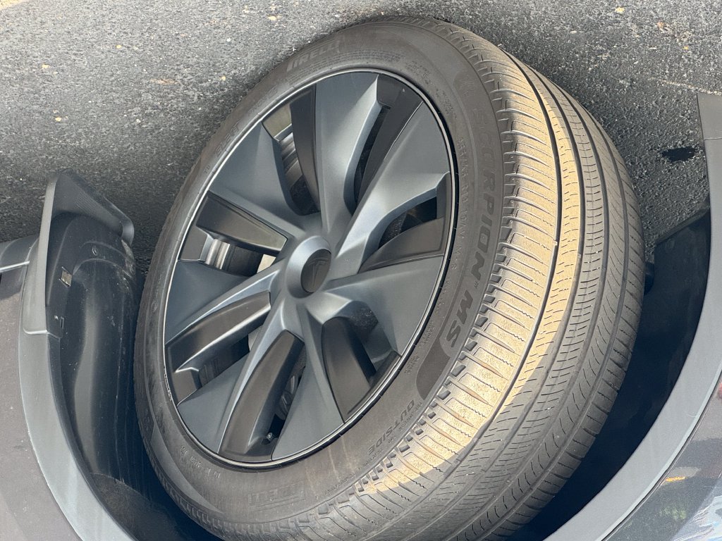Used 2024 Tesla Model Y Long Range RWD image 9