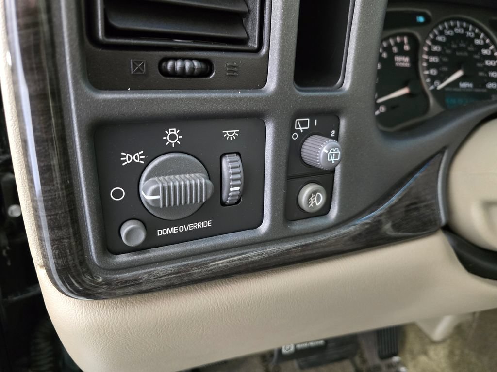Used 2002 GMC Yukon Denali AWD/4WD image 30