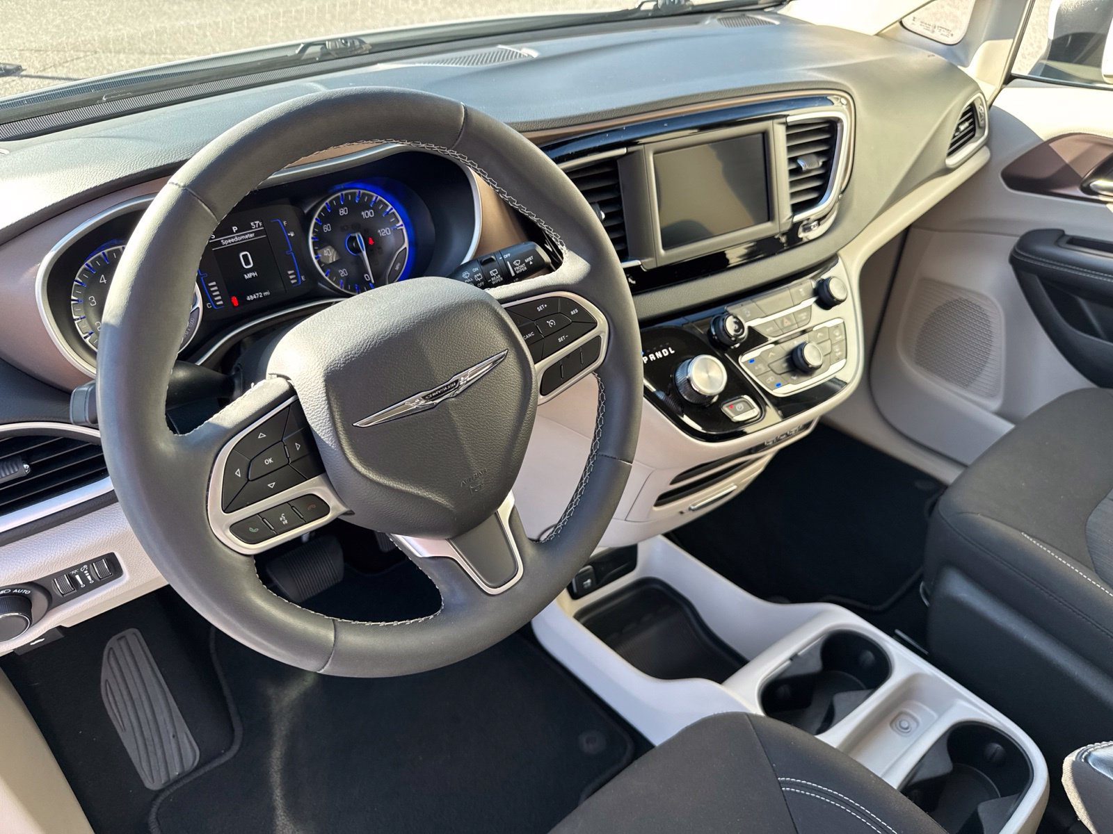 Used 2023 Chrysler Voyager LX FWD image 21
