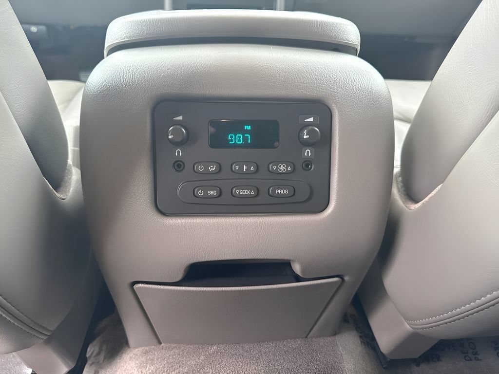 Used 2005 GMC Yukon XL SLT w/ SLT Preferred Equipment Group RWD image 12