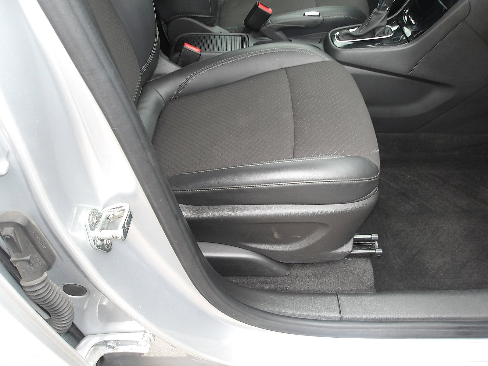 Used 2018 Buick Encore Sport Touring FWD image 9