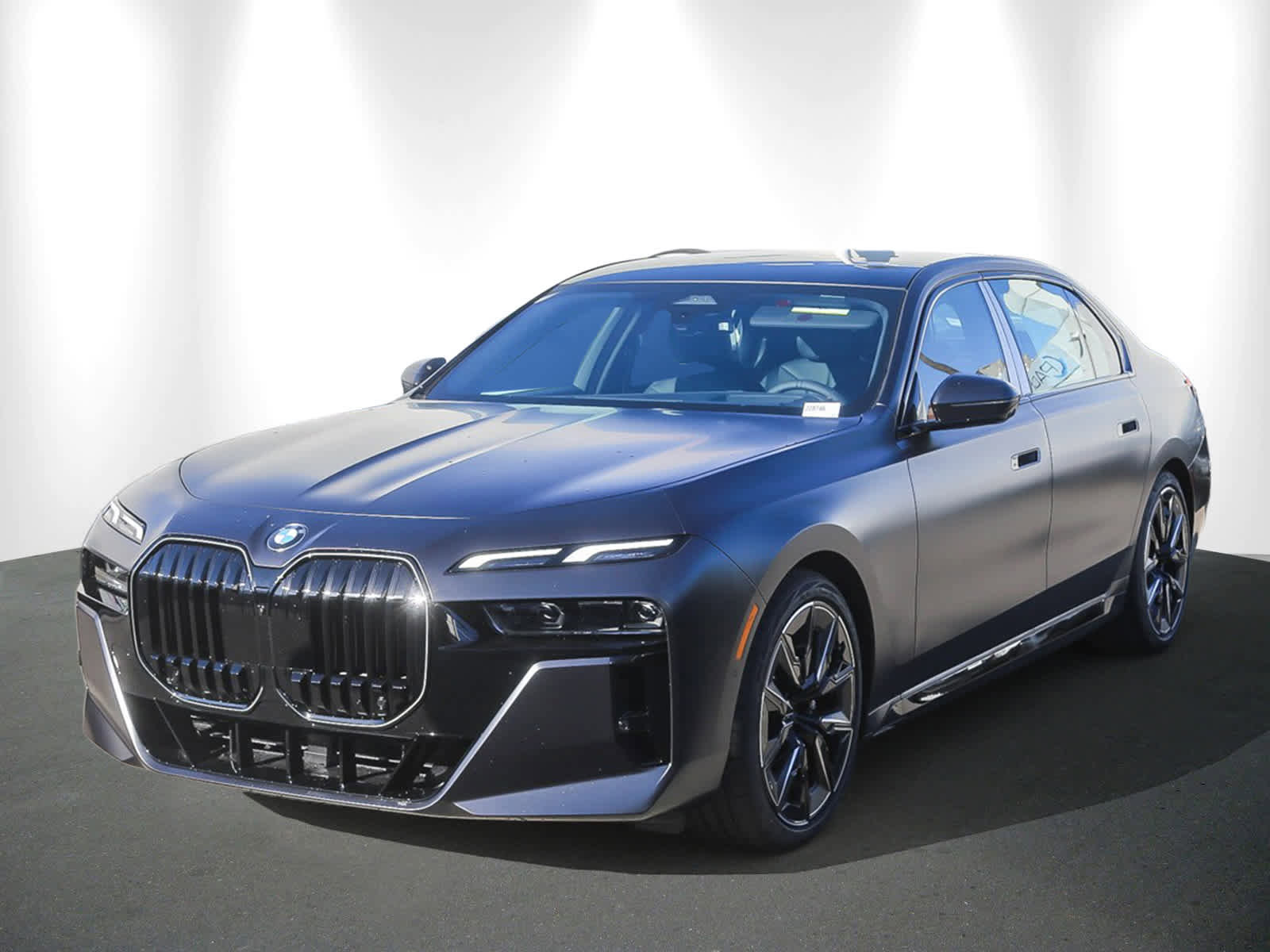 New 2026 BMW 760i xDrive w/ Premium Package image 3