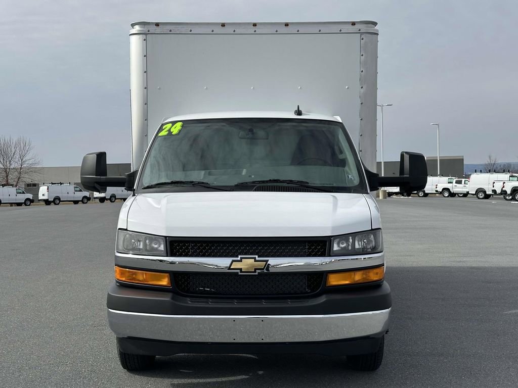 New 2024 Chevrolet Express 4500 w/ Power Convenience Package RWD image 17