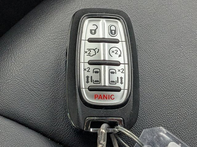 Used 2024 Chrysler Pacifica Touring-L FWD image 26