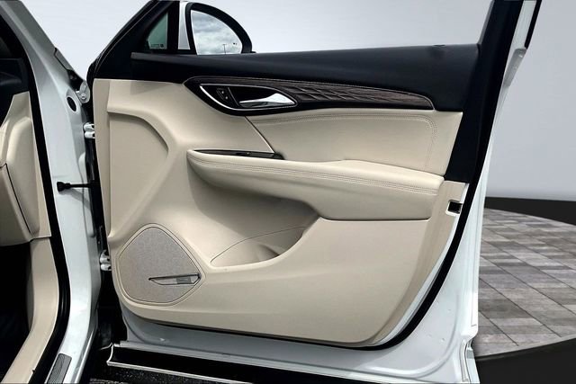 Used 2023 Buick Envision Avenir image 28