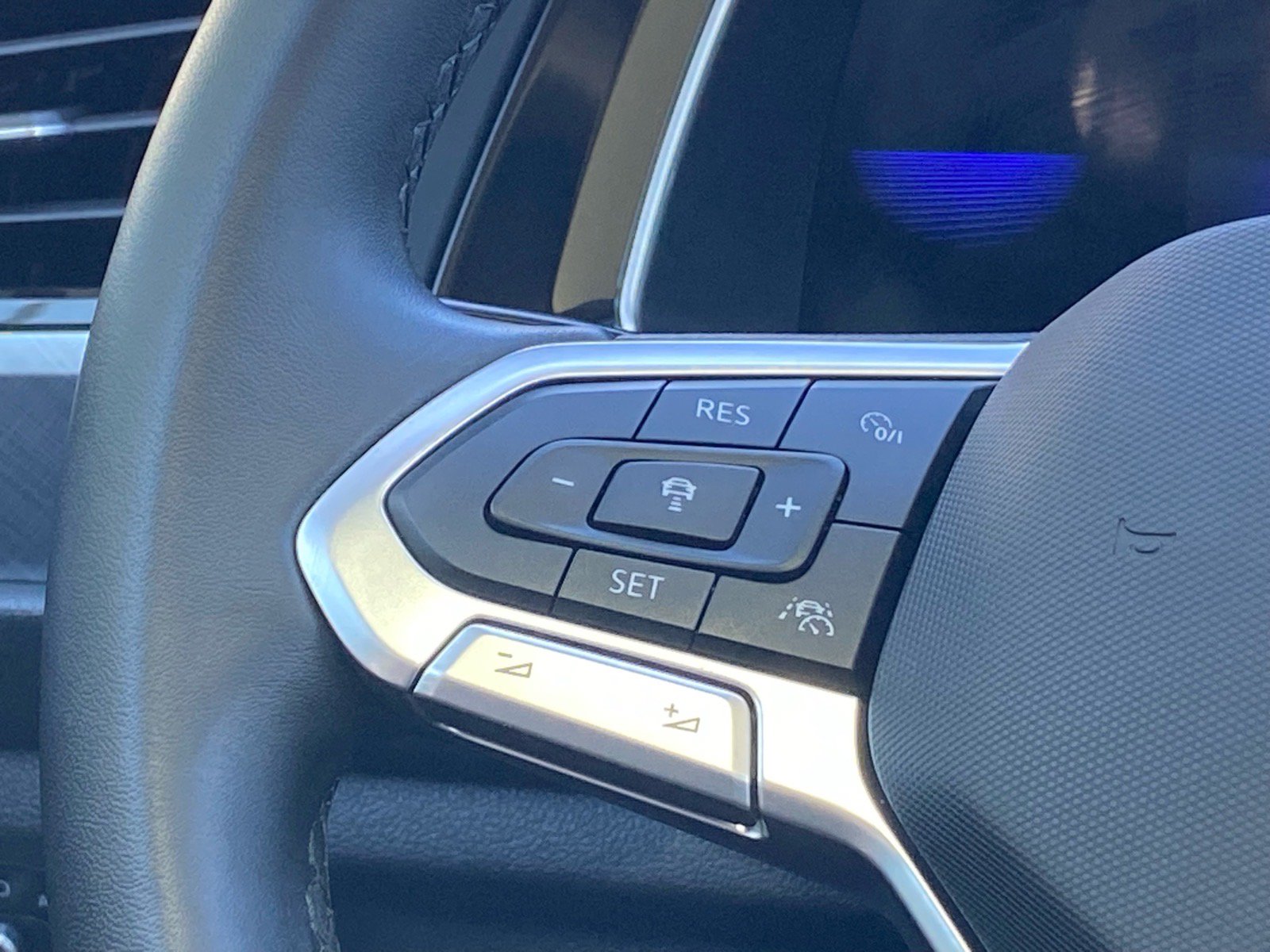 Certified 2024 Volkswagen Jetta SE FWD image 7
