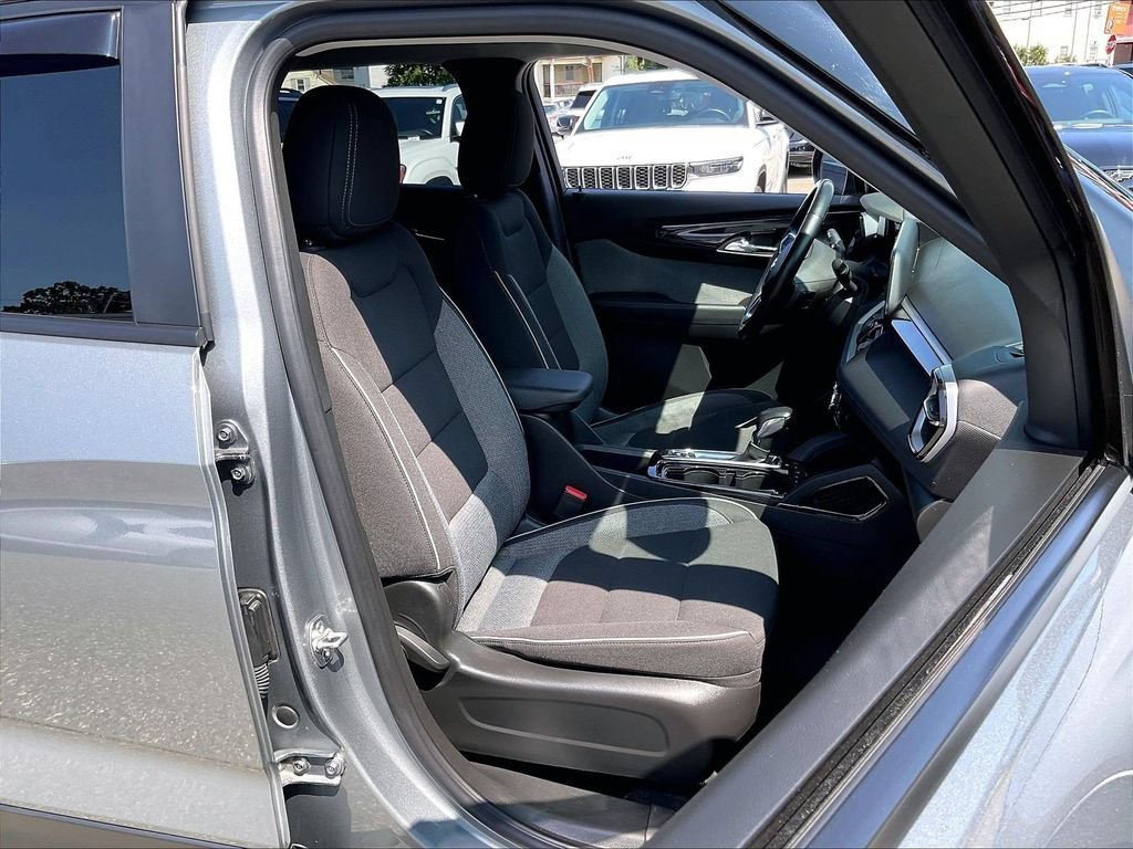 Used 2024 Chevrolet TrailBlazer LT w/ LT Cold Weather Package AWD/4WD image 11