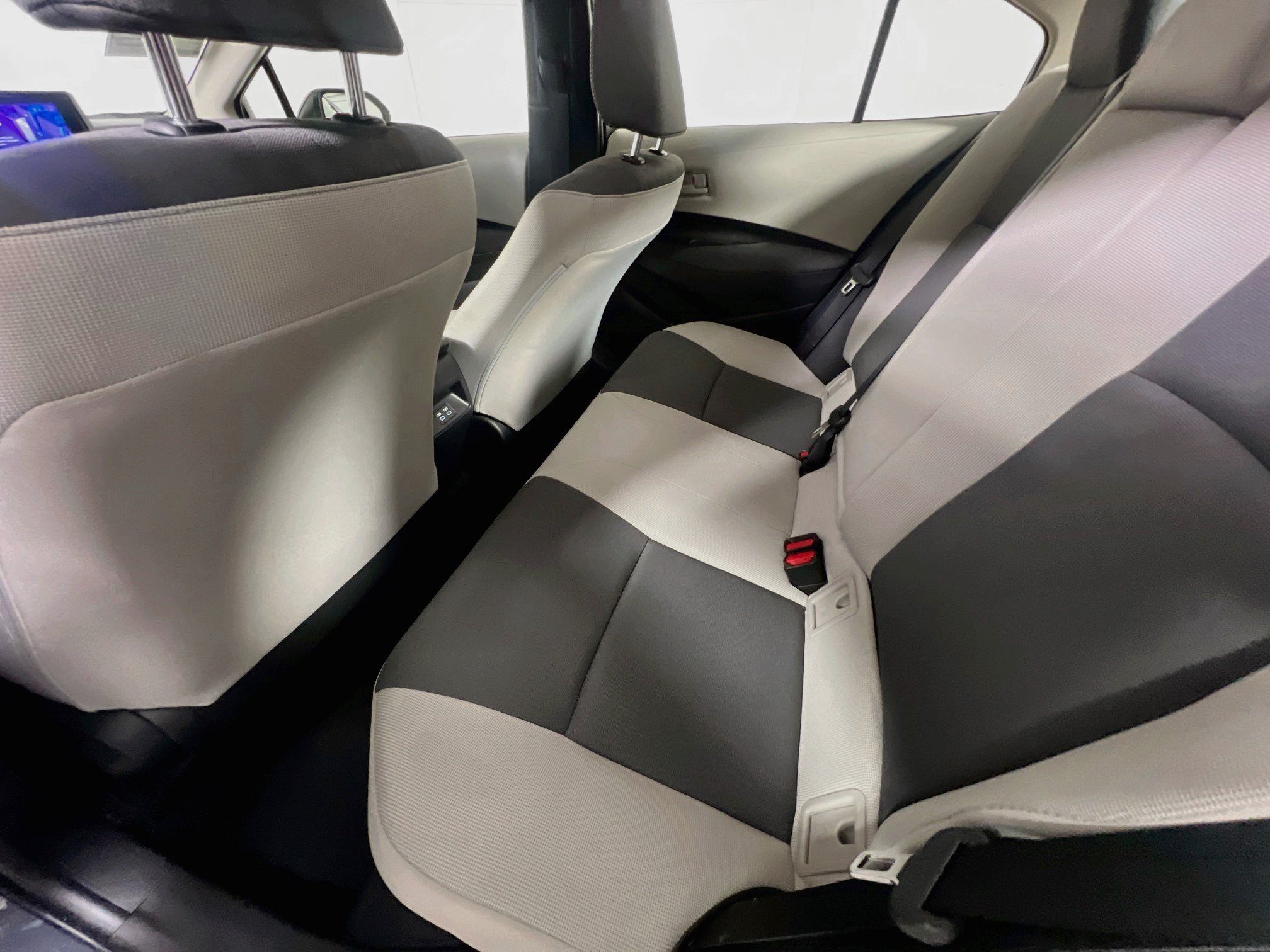 Used 2025 Toyota Corolla LE FWD image 28