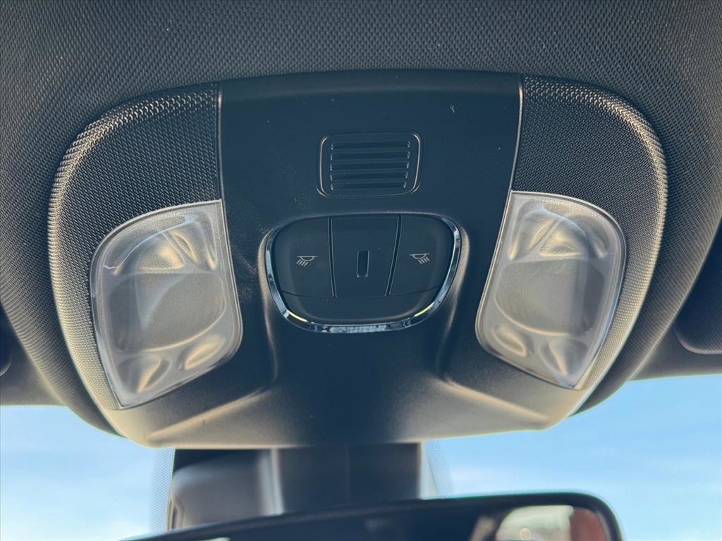 Used 2025 Jeep Compass Trailhawk AWD/4WD image 18