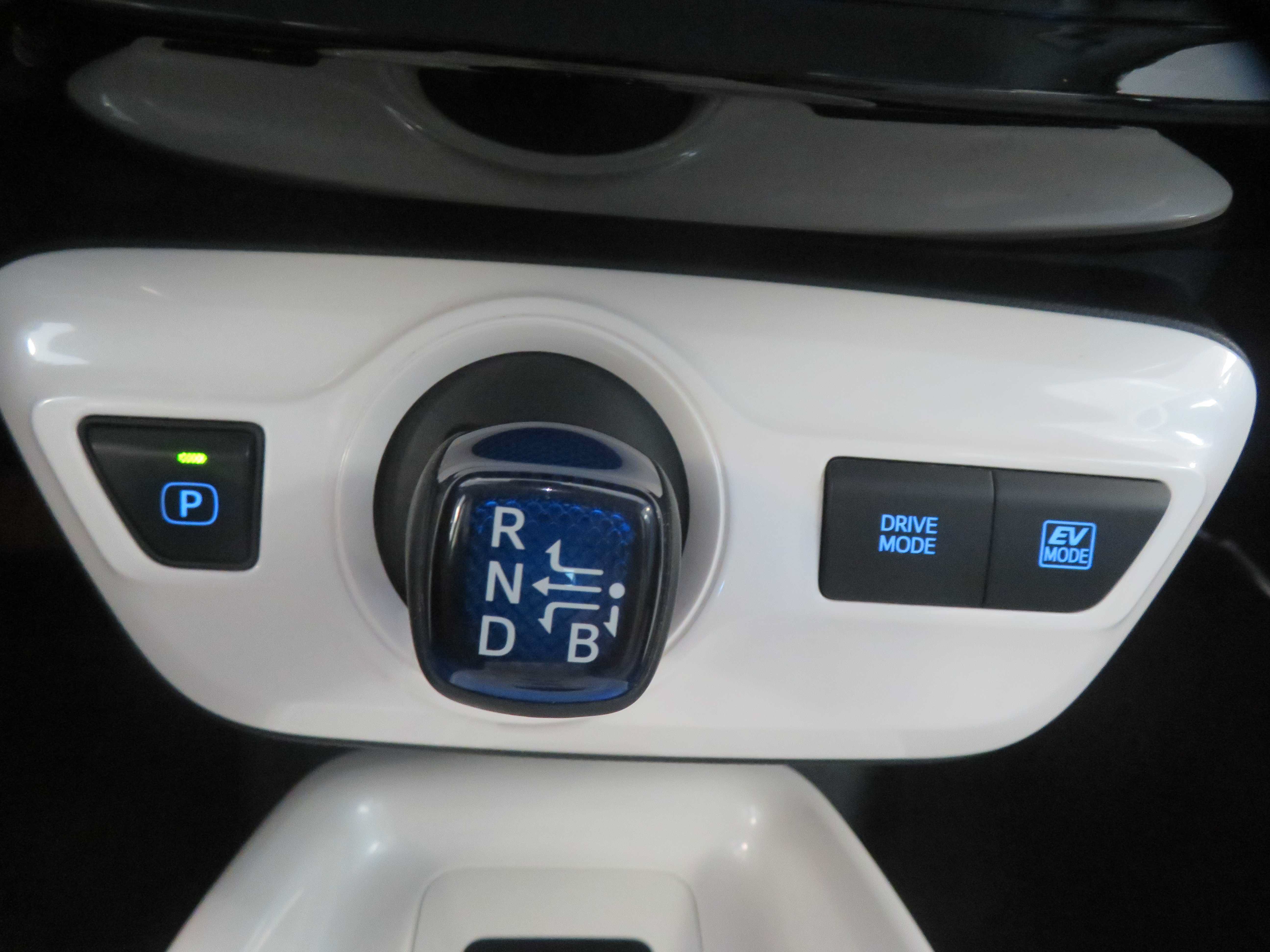 Used 2017 Toyota Prius Four Touring w/ Appearance Package FWD image 40
