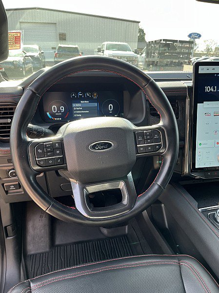 Used 2023 Ford Expedition Limited AWD/4WD image 9