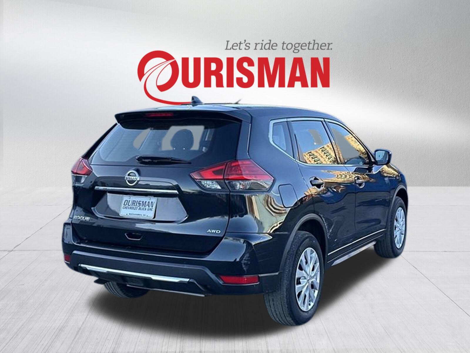 Used 2017 Nissan Rogue S image 2