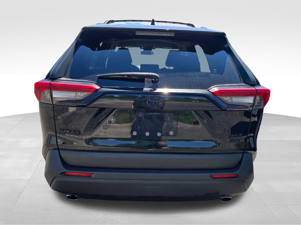 Used 2020 Toyota RAV4 XLE AWD/4WD image 11