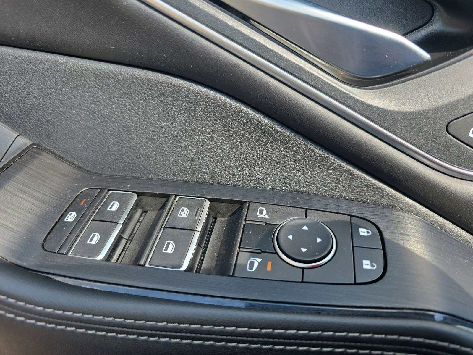 Used 2024 Nissan Rogue Platinum image 21