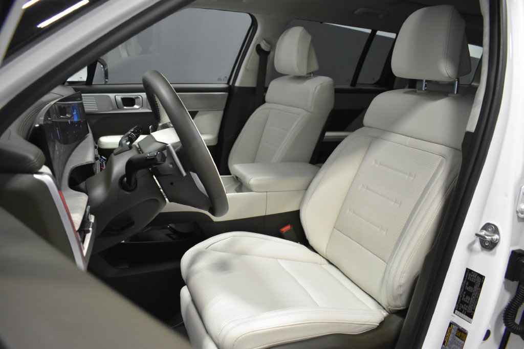 Used 2024 Hyundai Santa Fe Calligraphy AWD/4WD image 5