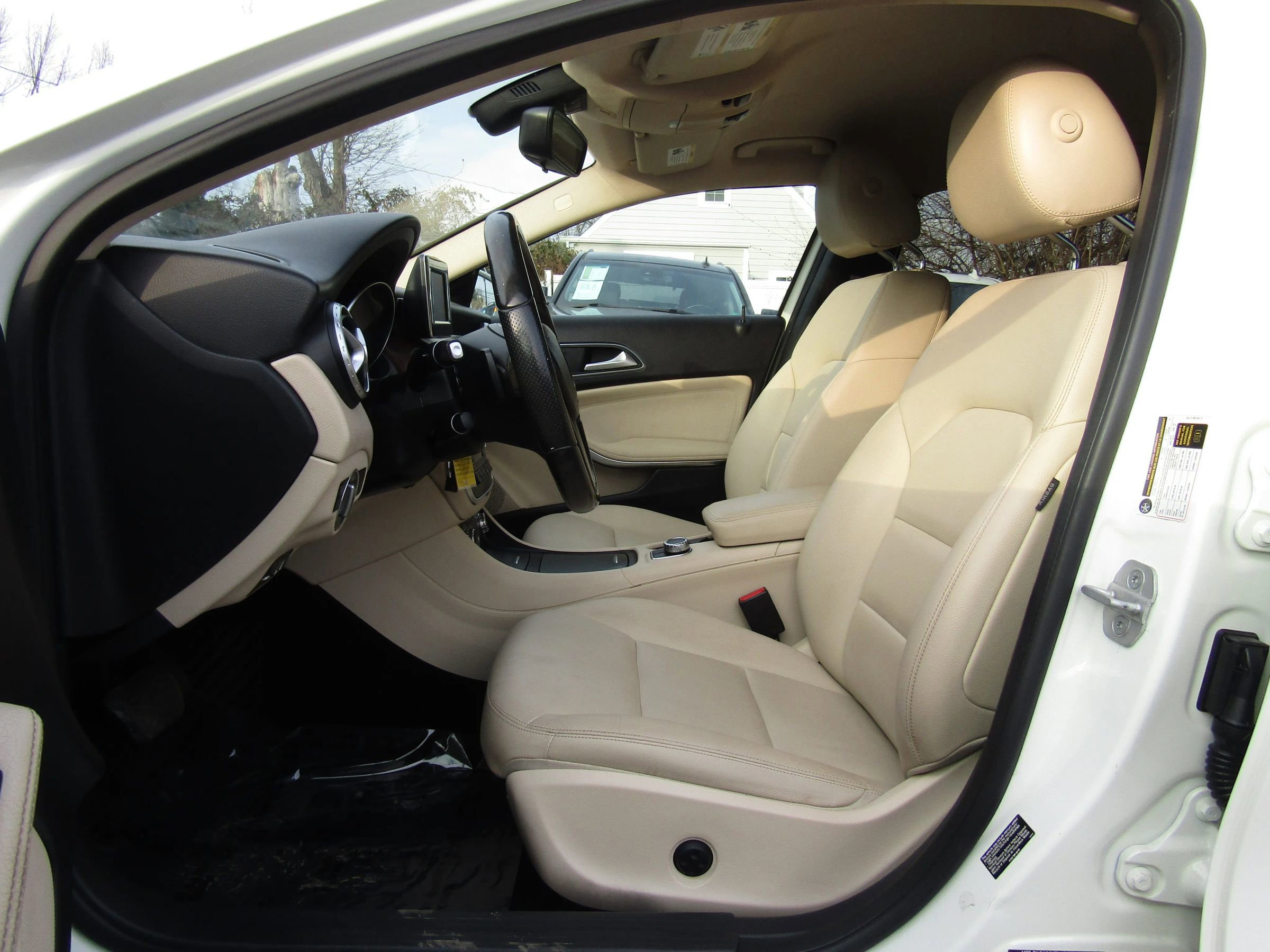 Used 2015 Mercedes-Benz GLA 250 4MATIC image 9