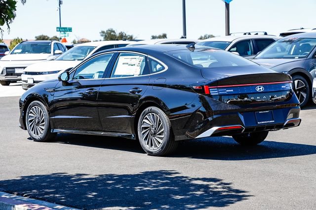 New 2026 Hyundai Sonata Limited FWD image 2