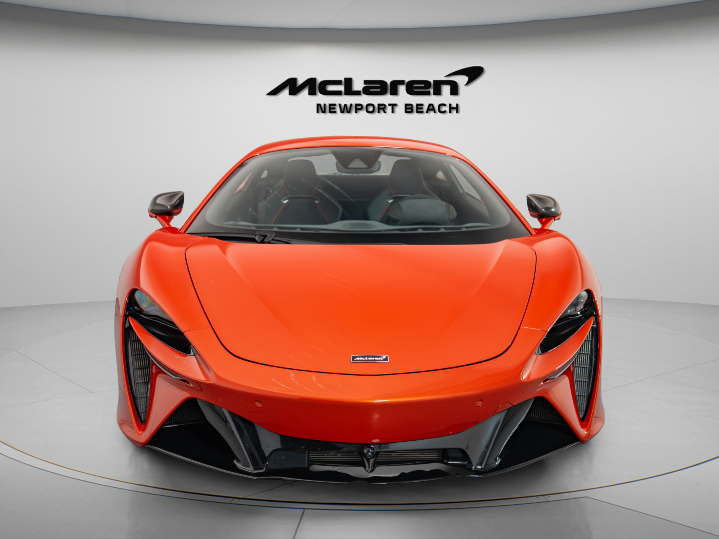Used 2023 McLaren Artura RWD image 2