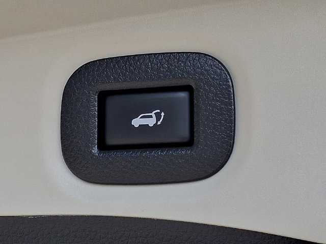 Used 2018 Nissan Rogue SV w/ Premium Package AWD/4WD image 29