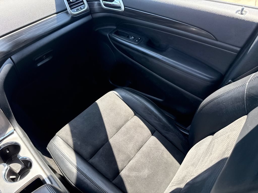 Used 2022 Jeep Grand Cherokee Laredo X RWD image 15