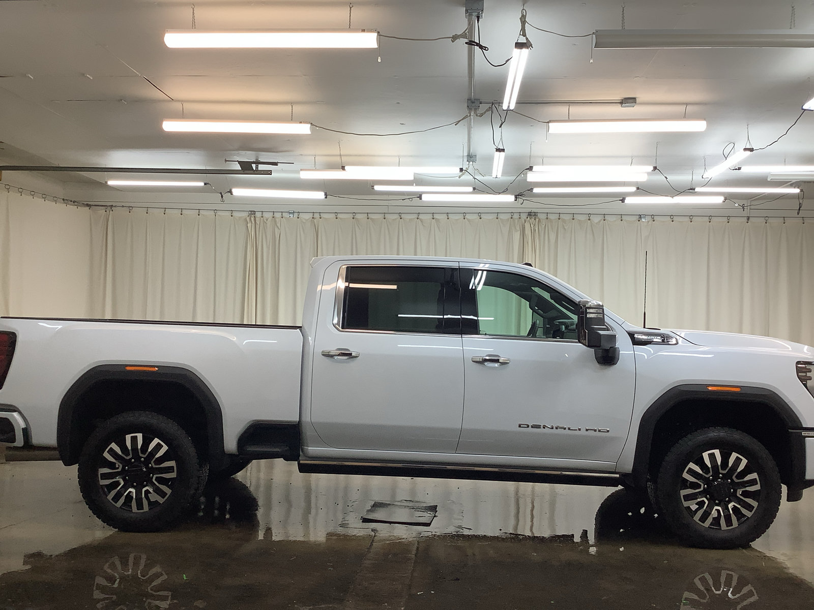 Used 2026 GMC Sierra 2500 Denali Ultimate AWD/4WD image 4