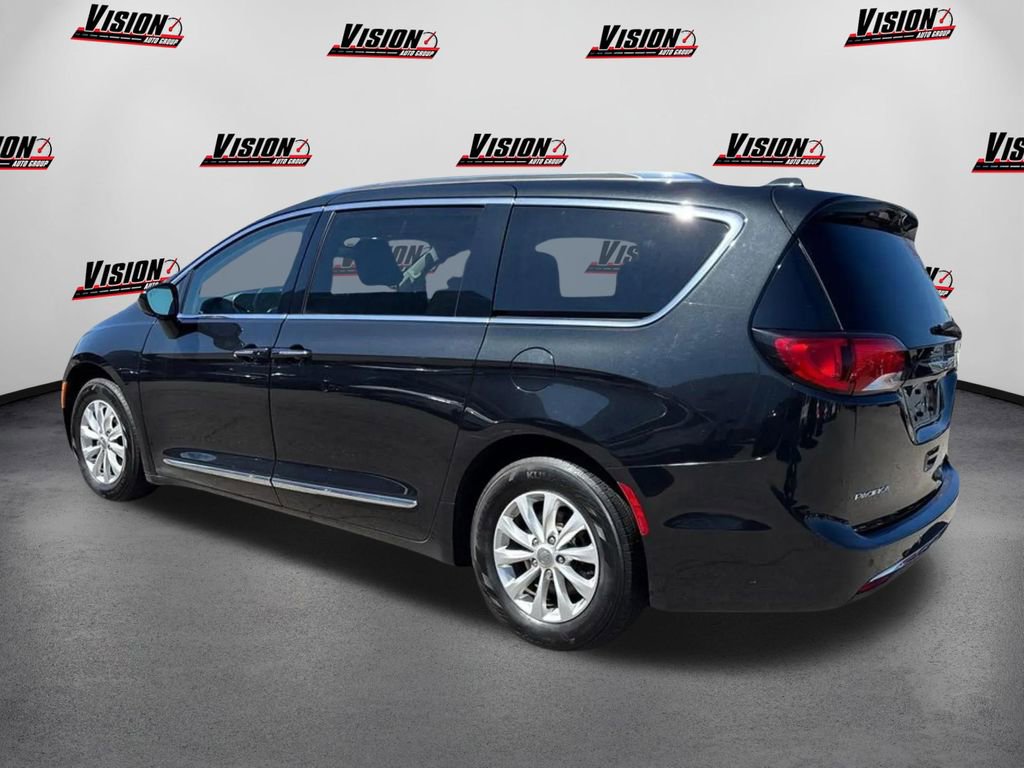 Used 2019 Chrysler Pacifica Touring-L FWD image 7