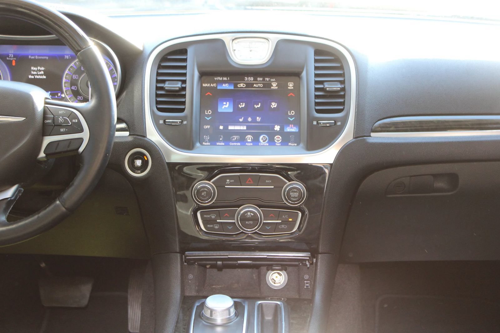 Used 2016 Chrysler 300 C RWD image 31