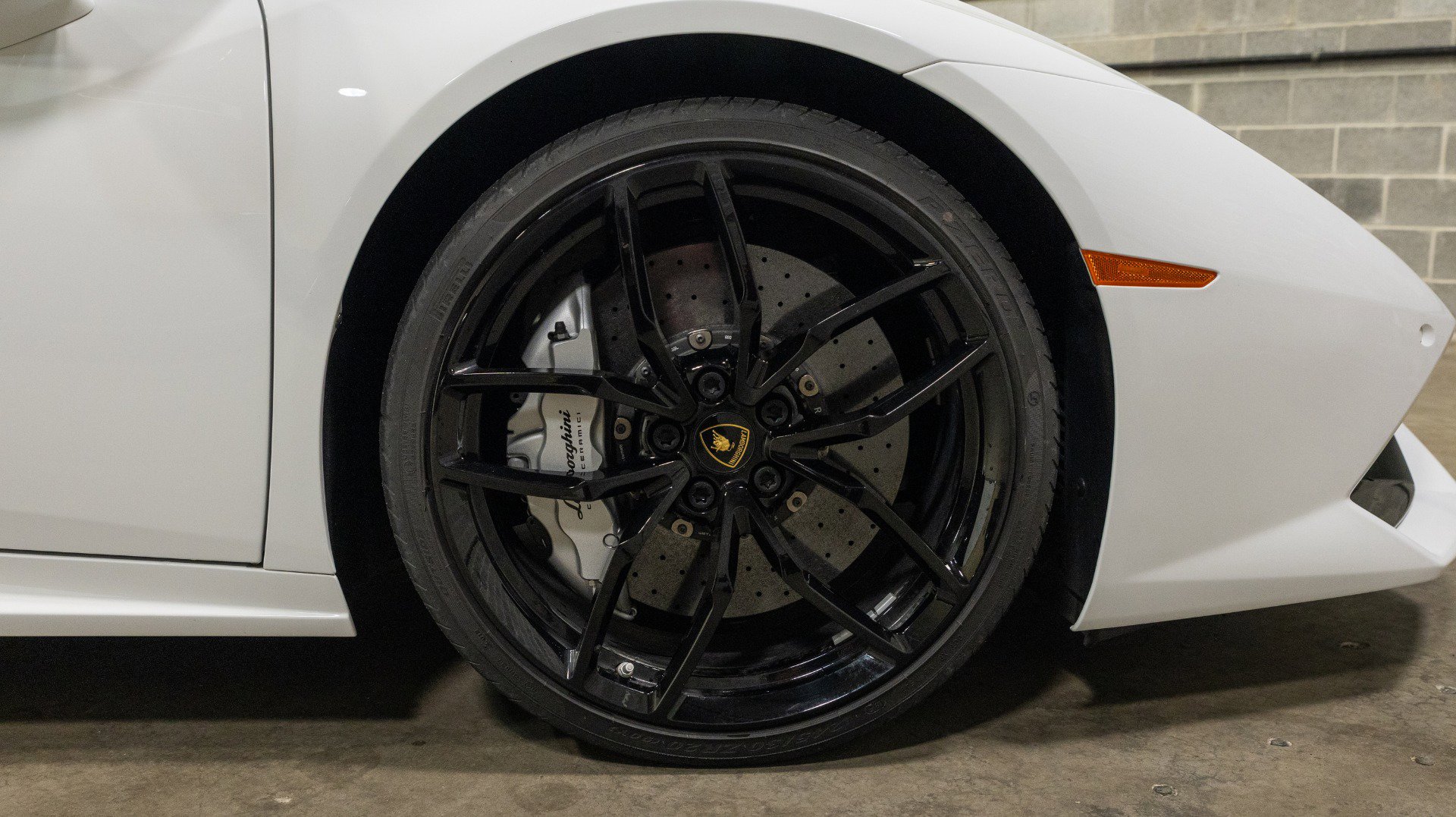 Used 2016 Lamborghini Huracan LP 610-4 image 32