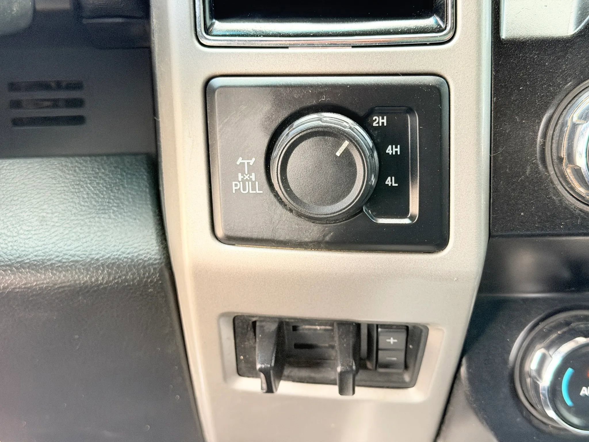 Used 2019 Ford F250 Lariat w/ Camper Package AWD/4WD image 14