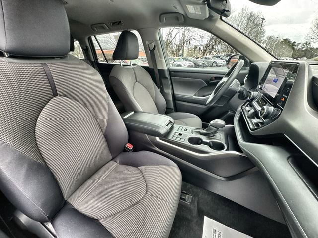 Used 2024 Toyota Highlander LE image 33