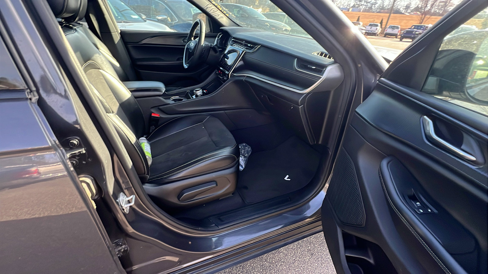 Used 2024 Jeep Grand Cherokee Altitude image 20