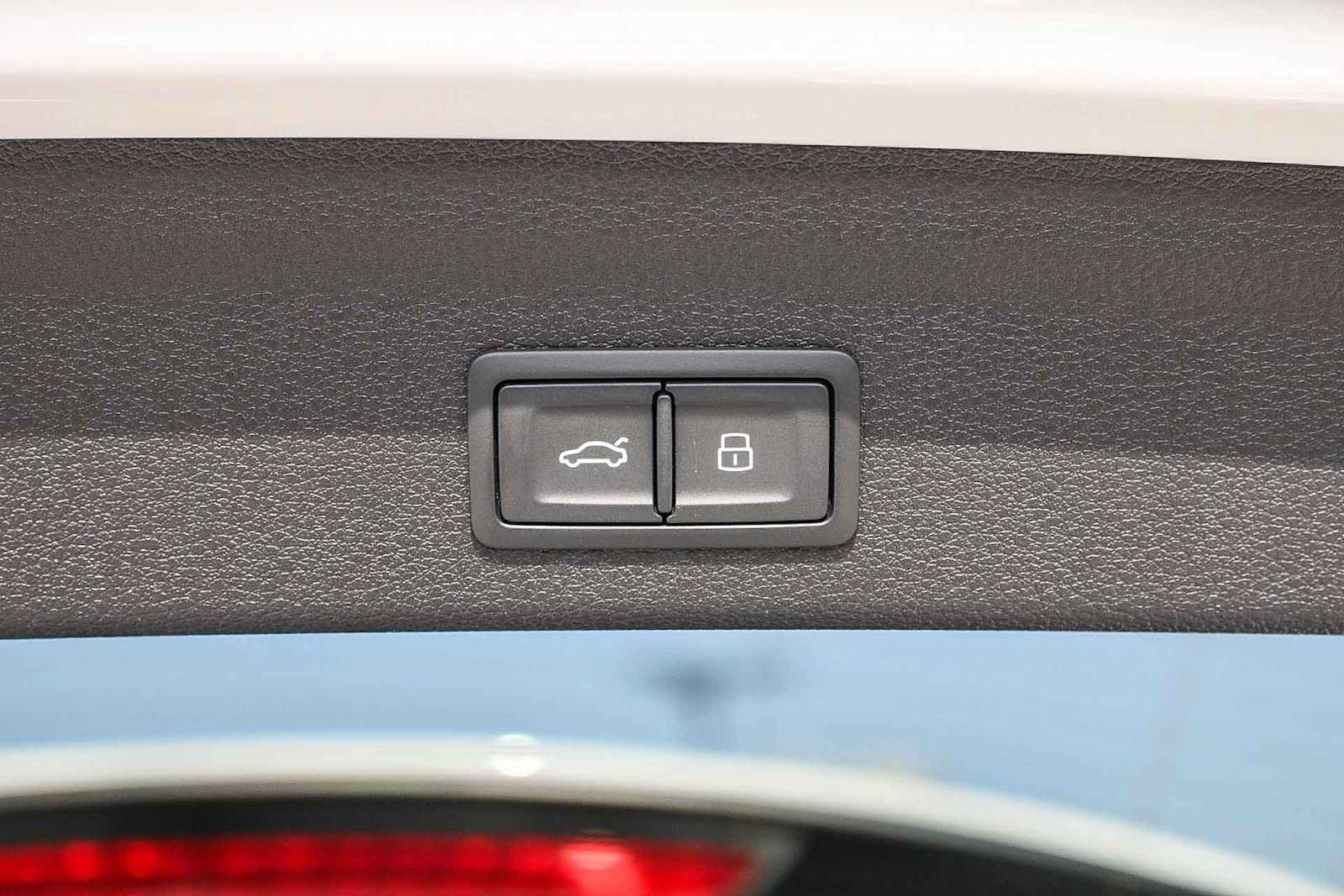 Used 2025 Audi Q3 2.0T Premium w/ Convenience Plus Package AWD/4WD image 44