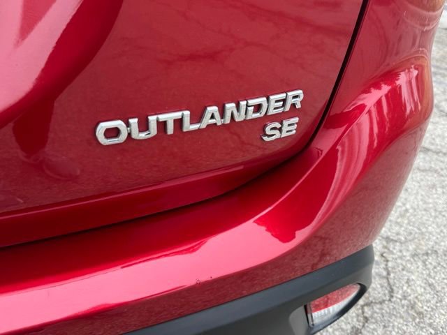 Used 2018 Mitsubishi Outlander SE image 41