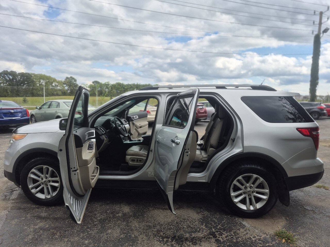 Used 2013 Ford Explorer XLT AWD/4WD image 22