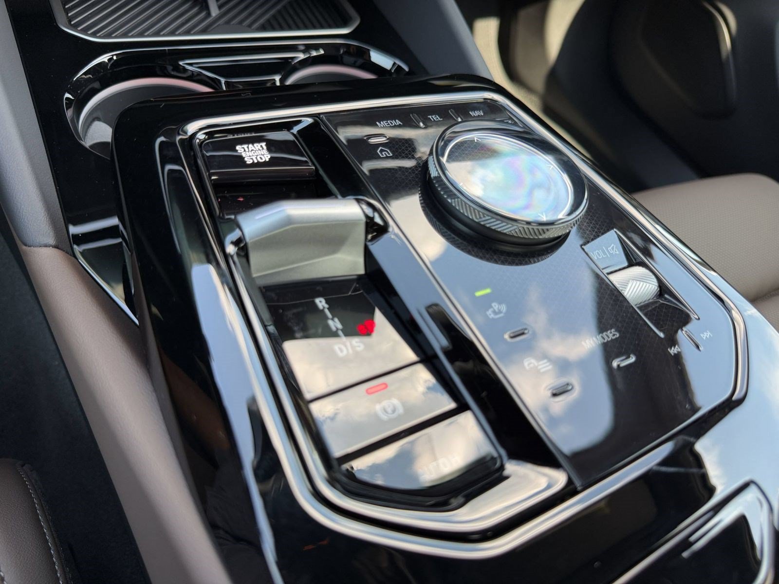 New 2027 BMW 550e xDrive AWD/4WD image 17