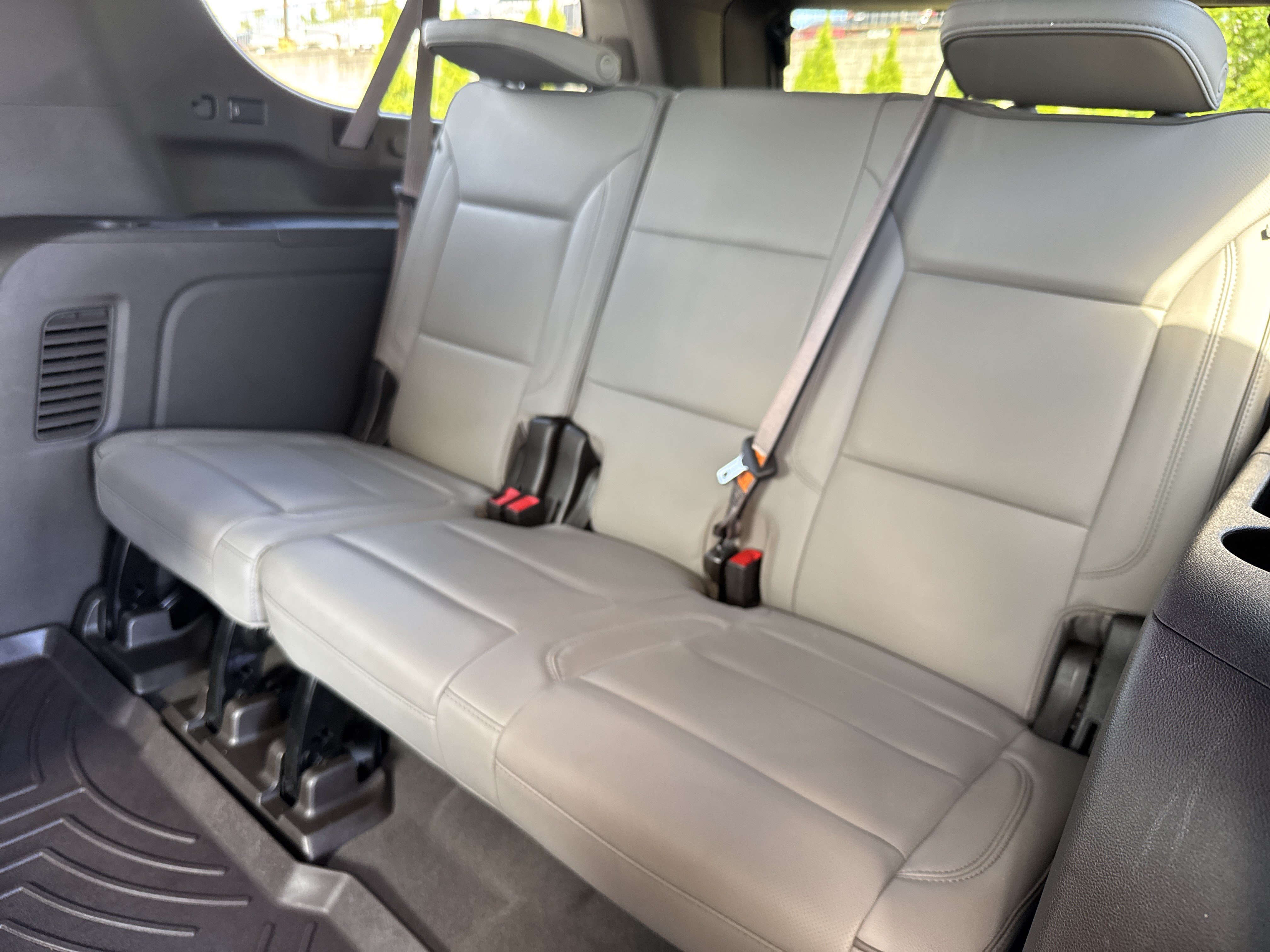 Used 2024 GMC Yukon XL SLT w/ SLT Luxury Package RWD image 32
