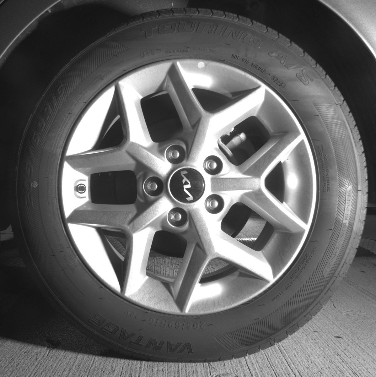 Used 2025 Kia Soul LX w/ LX Technology Package FWD image 14