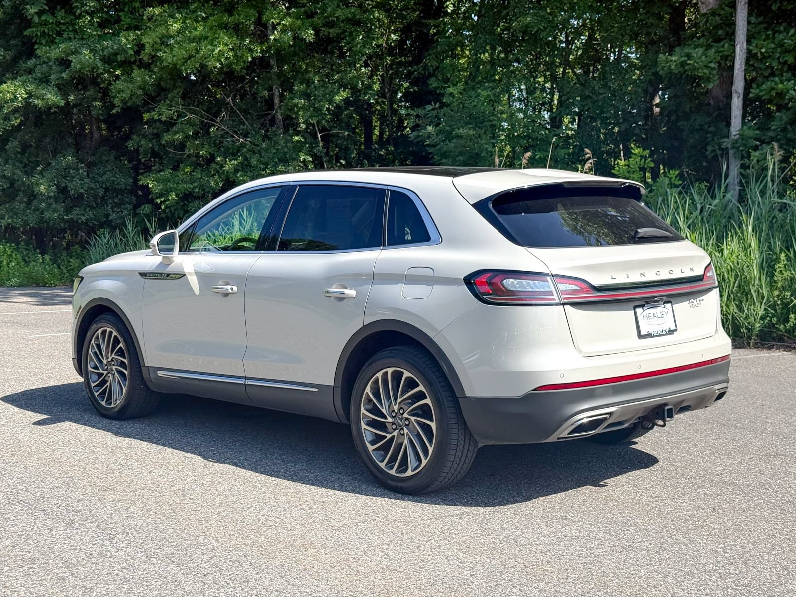 Used 2019 Lincoln Nautilus Reserve w/ Class II Trailer Tow Package AWD/4WD image 4