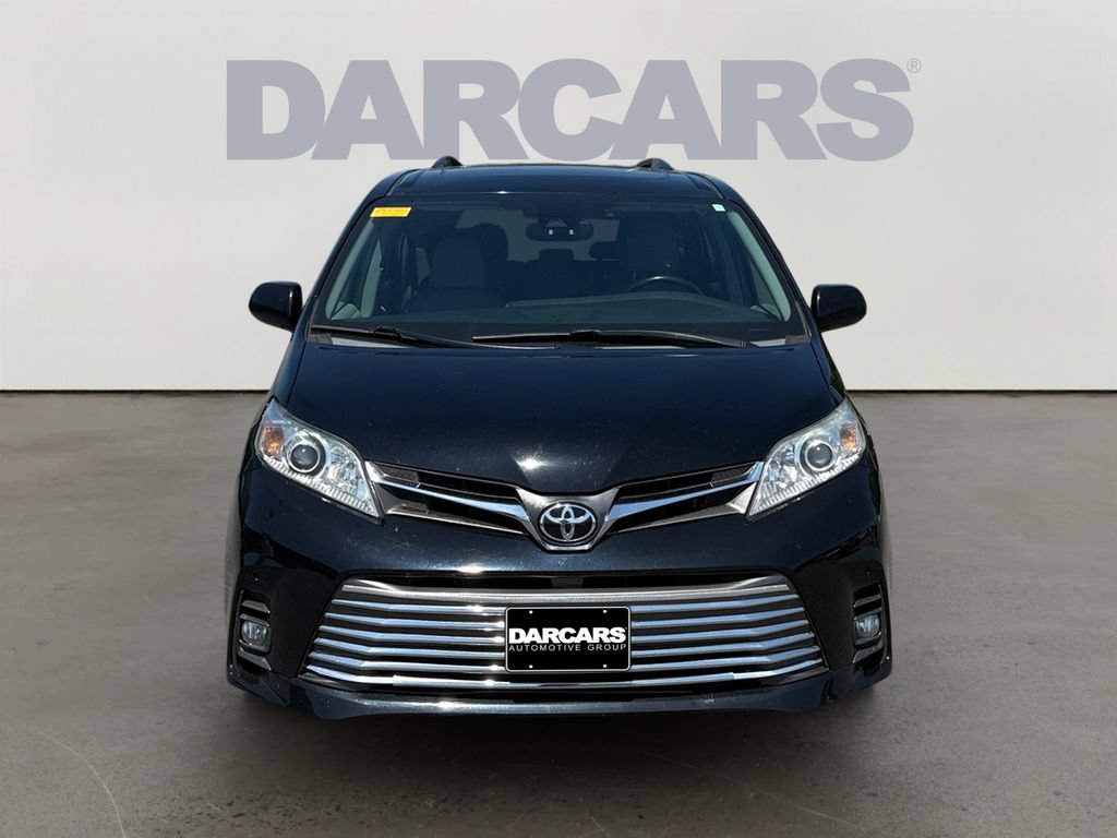 Used 2020 Toyota Sienna XLE FWD image 2